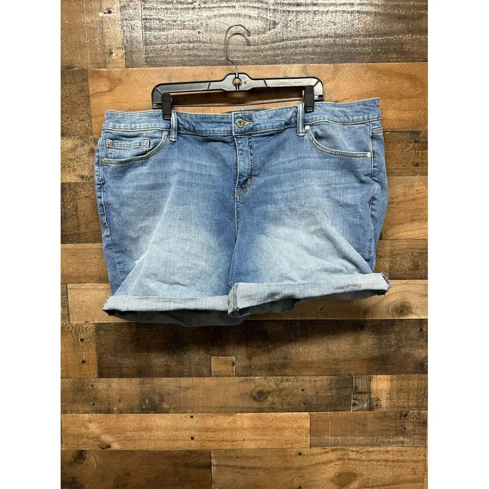 Torrid Women's Cuffed Denim‎ Shorts Size 26